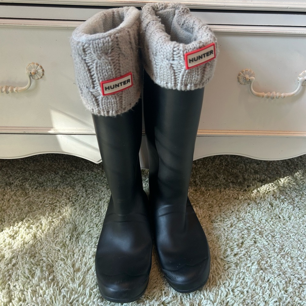 Hunter Women’s Tall Rain Boots + Cable Socks